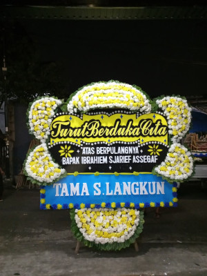 Papan Bunga Duka di Muara Uya